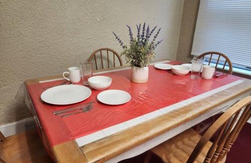 Downtown Niagara Falls Apartment | Urban Getaway on 7th