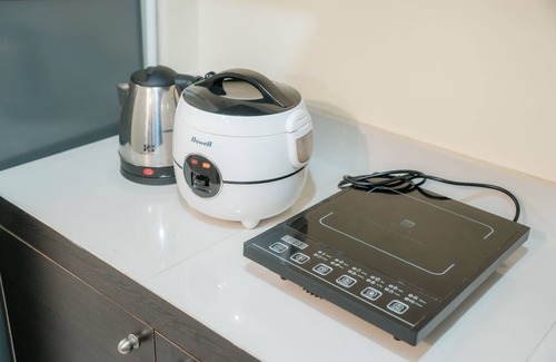 Paranaque Condo | Urban Haven: Staycation near Airport