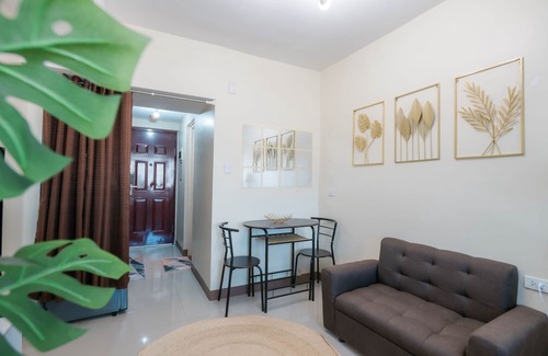 Paranaque Condo | Urban Haven: Staycation near Airport