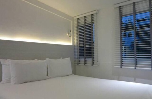 Embassy District House | Urban House