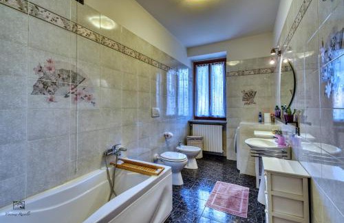 Limbiate Apartment | Urban House - un angolo di relax con terrazza in Lombardia