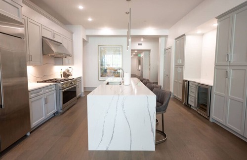 Central Business District Hotel | Urban Luxury 5 Bedroom Unit - Entire Floor to Yourself, Walk to French Quarter
