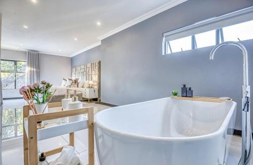 Greater Johannesburg Metropolitan Area House | Urban Nest Retreat