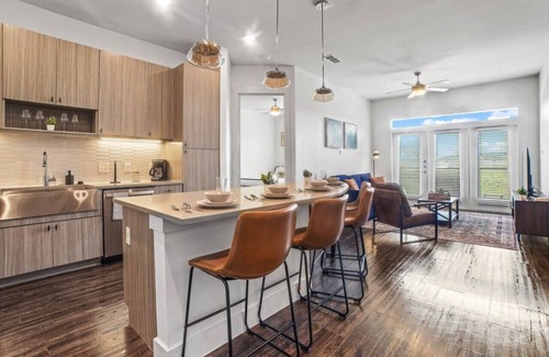 West Oak Hill Apartment | Urban Oasis 2BD|2BR Apartment