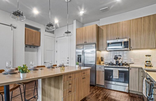West Oak Hill Apartment | Urban Oasis 2BD|2BR Apartment