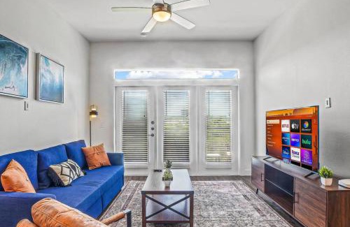 West Oak Hill Apartment | Urban Oasis 2BD 2BR Apartment