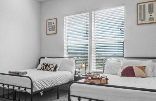 West Oak Hill Apartment | Urban Oasis 2BD 2BR Apartment