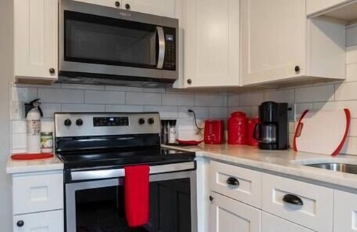 Mount Washington Apartment | Urban Oasis, Easy City Access, Brand New!
