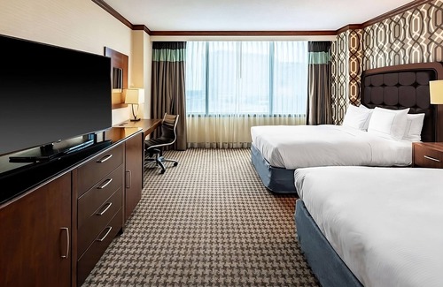 Alexandria West Hotel | Urban Oasis in the Heart of Alexandria! 3 Relaxing Units, Swimming Pool!