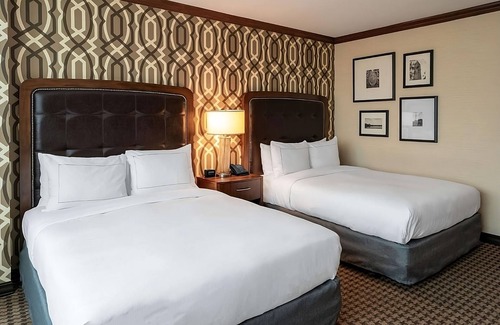 Alexandria West Hotel | Urban Oasis in the Heart of Alexandria! 3 Relaxing Units, Swimming Pool!