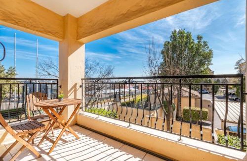 Lone Hill Apartment | Urban Oasis Studio with balcony in Fourways