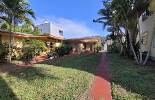 Crescent Lake Apartment | Urban Retreat at Crescent Lk