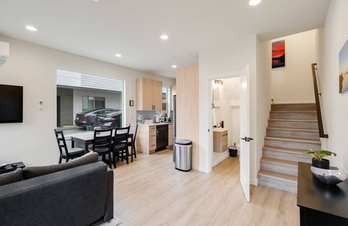 Roosevelt Apartment | Urban Roosevelt/Greenlake Getaway