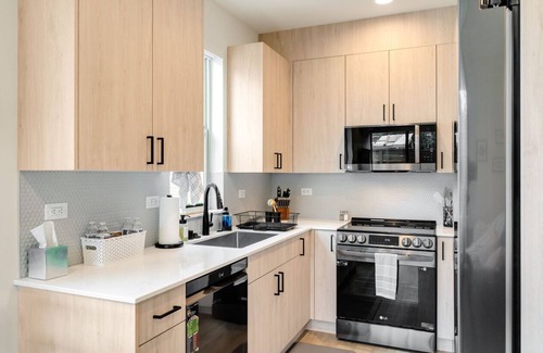 Roosevelt Apartment | Urban Roosevelt/Greenlake Getaway