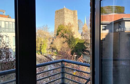 Oxford City Centre Apartment | Urban's Large 2 bed, 2 bath luxury apartment with secure parking