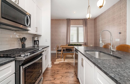 Nashville Cottage | Urban Spur-walk 2 Breweries-mins to Broadway