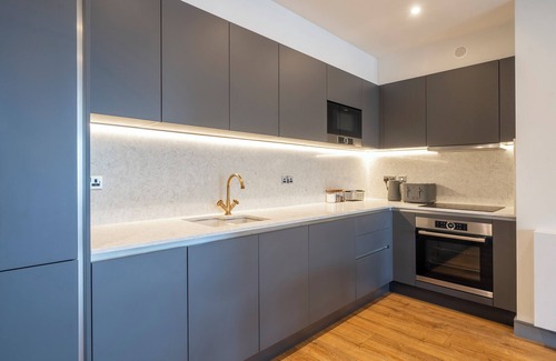 Tottenham Hale Apartment | Urban Vista Rooftop Living