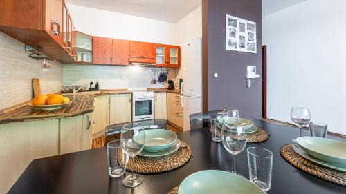 Nove Mesto Apartment | UrbanElegance Escape, top location, private parking