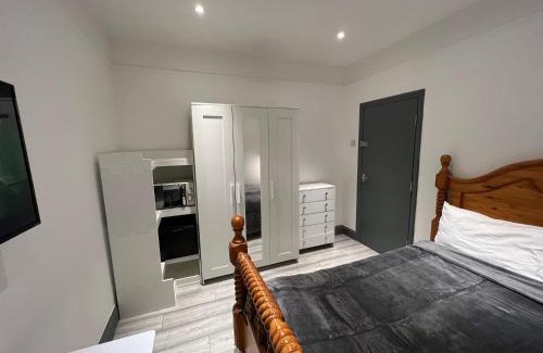 Broad Green House | UrbanNess Stays - Rooms with Stylish Comfort in the Heart of Croydon