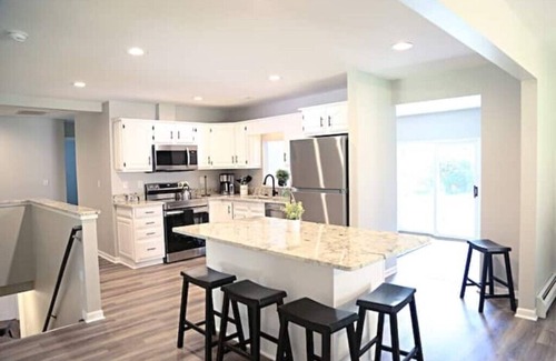 Drayton Plains House | Pine Knob Pink House