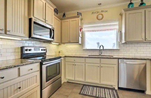 Crystal Beach House | Crystal Beach-Beachfront-Dog Friendly