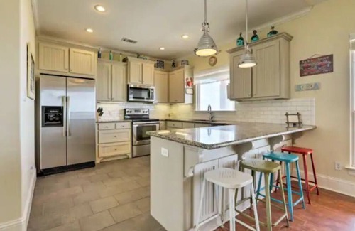 Crystal Beach House | Crystal Beach-Beachfront-Dog Friendly