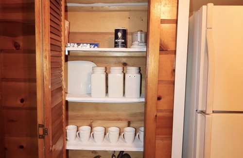 Arrowbear Lake Cabin | Cheerful 2-bedroom cabin with indoor fireplace