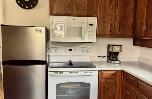 Sawyer Cottage | Chic Dunes Cottage W/HOT TUB near Warren Dunes/Lake MI!