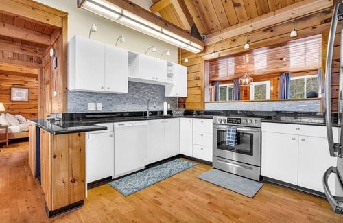 Bethel Cabin | Sunday River Lakefront Grand Cabin, Sleeps 20, Hot tub, fire pit, pets welcome