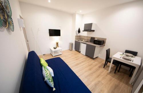 Saint-Quentin Apartment | !USHUIÄ! Superbe studio HOME STAGING en plein CENTRE-VILLE.