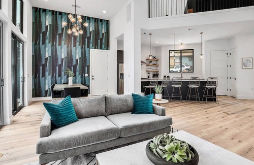 Riverside House | UT Football Fave - Pool, Mins to DT + Stadium!