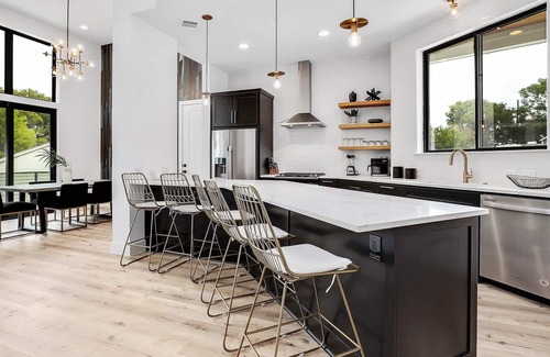 Riverside House | UT Football Fave - Pool, Mins to DT + Stadium!