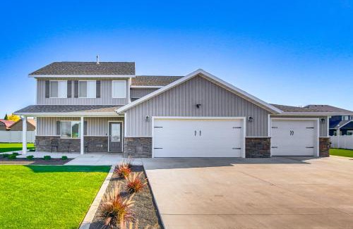 Nibley House | Utah Retreat with Patio, Gas Grill and Mountain Views!