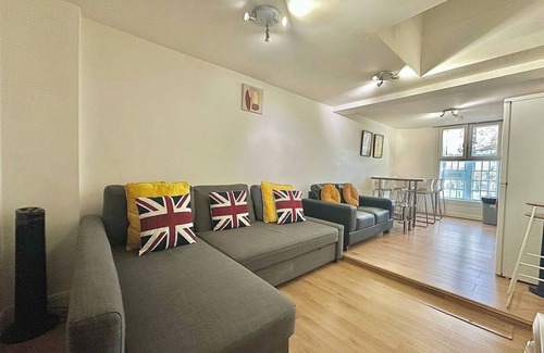 Shepherd's Bush Apartment | Uxbridge Flat – Modern and Comfortable Living Space.