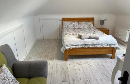 Killarney Apartment | V93C9R0 Stone View Wonderful spacious two bed attic rooms private entrance private bathroom with kitchenette