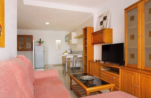 Las Palmas de Gran Canaria Apartment | Vacation Home 'Casa Ferro' with Mountain View, Balcony & Wi-Fi