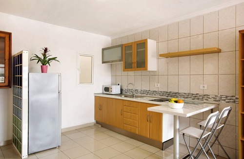 Las Palmas de Gran Canaria Apartment | Vacation Home 'Casa Ferro' with Mountain View, Balcony & Wi-Fi