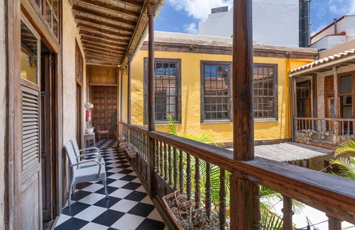 Vegueta House | Vacation Home 'Montesdeoca - Jacaranda' with Wi-Fi