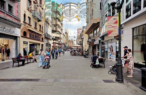 Vegueta Apartment | Vacation Studio 'Estudio 61' with Mountain View and Wi-Fi