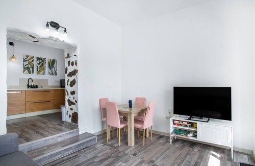 Santa Maria de Guia de Gran Canaria Villa | Vacation Villa 'Alegría' with Sea View, Private Pool and Wi-Fi