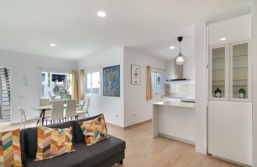 Las Palmas de Gran Canaria House | Vacation Home 'Garden Terrace - La Isleta' with Private Terrace, Wi-Fi and Air Conditioning