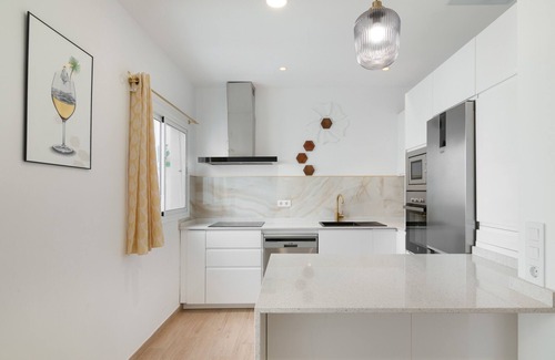 Las Palmas de Gran Canaria House | Vacation Home 'Garden Terrace - La Isleta' with Private Terrace, Wi-Fi and Air Conditioning