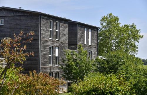 Montreal Apartment | Vacancéole - Domaine de Saint Orens