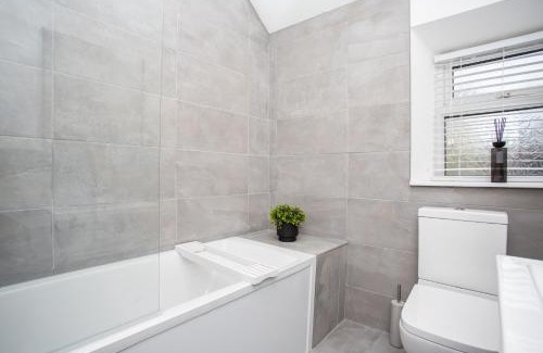 Newcastle-upon-Tyne Apartment | Vacant Nests The Tynemouth 3br Wifi