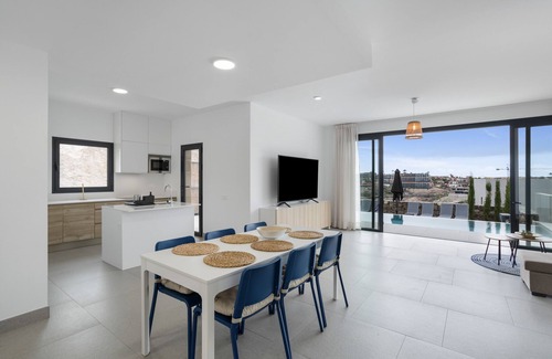 San Bartolome de Tirajana Villa | Vacation Villa 'Yucas 17' with Sea View, Wi-Fi and Air Conditioning