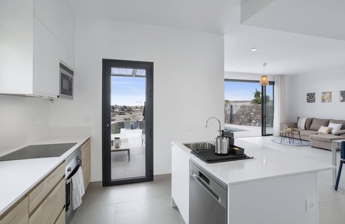 San Bartolome de Tirajana Villa | Vacation Villa 'Yucas 17' with Sea View, Wi-Fi and Air Conditioning