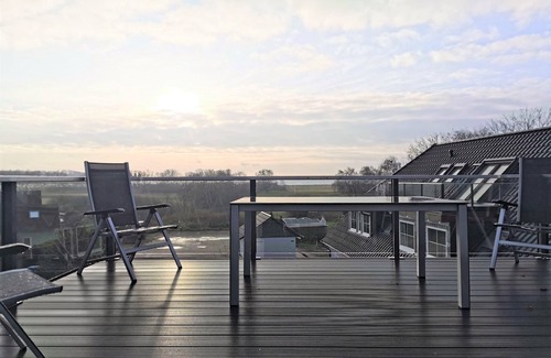 Gross Zicker Apartment | Vacation apartment with roof terrace and sea view - Haus Inselwind FeWo MEERwasser