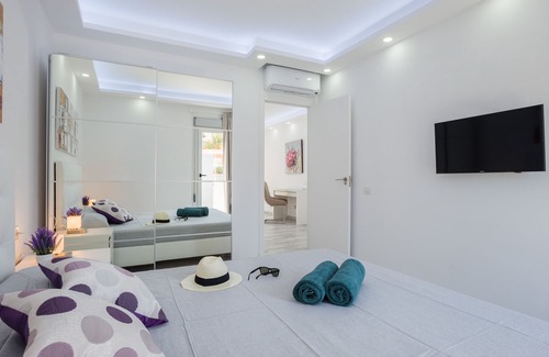 Caleta de Fuste Villa | Vacation Villa 'Bellavista Luxury Home' with Sea View, Private Pool and Wi-Fi