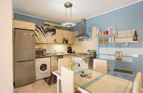 Castillo del Romeral Apartment | Vacation Apartment 'Casa Siryo' with Mountain View, Private Terrace and Wi-Fi