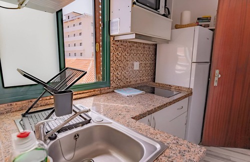 Puerto de la Cruz Apartment | Vacation Apartment 'Apartamento Vista Al Muelle' with Sea View, Shared Pool and Wi-Fi